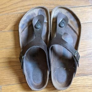 Brown Gizeh Birkenstock's. Great used condition
